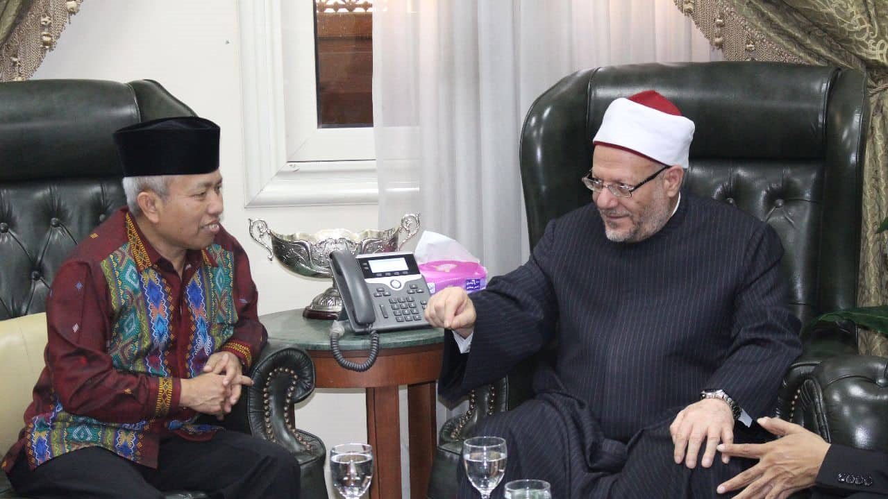 مفتي الجمهورية يستقبل وفدًا إندونيسيًّا 