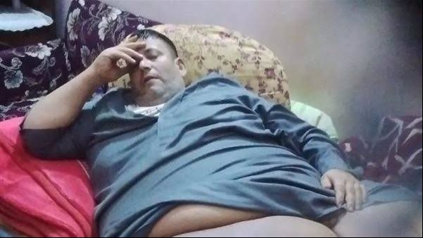 الشاب المصاب بالسمنة 