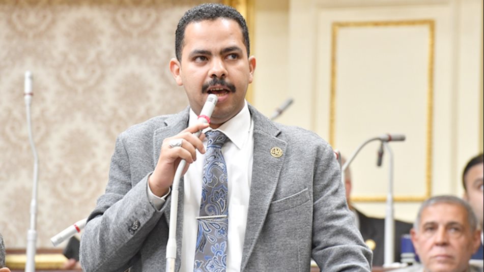  النائب أشرف رشاد الشريف،  ممثل الأغلبية البرلمانية