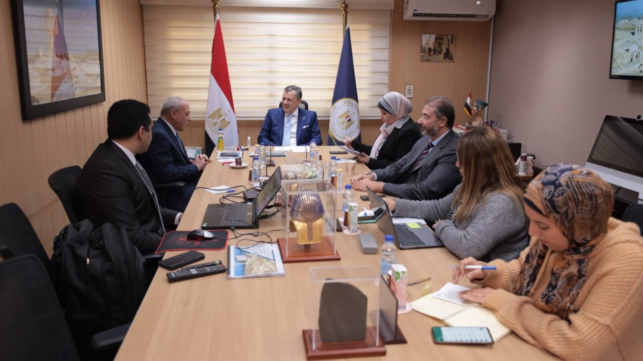 وزير السياحة والآثار 