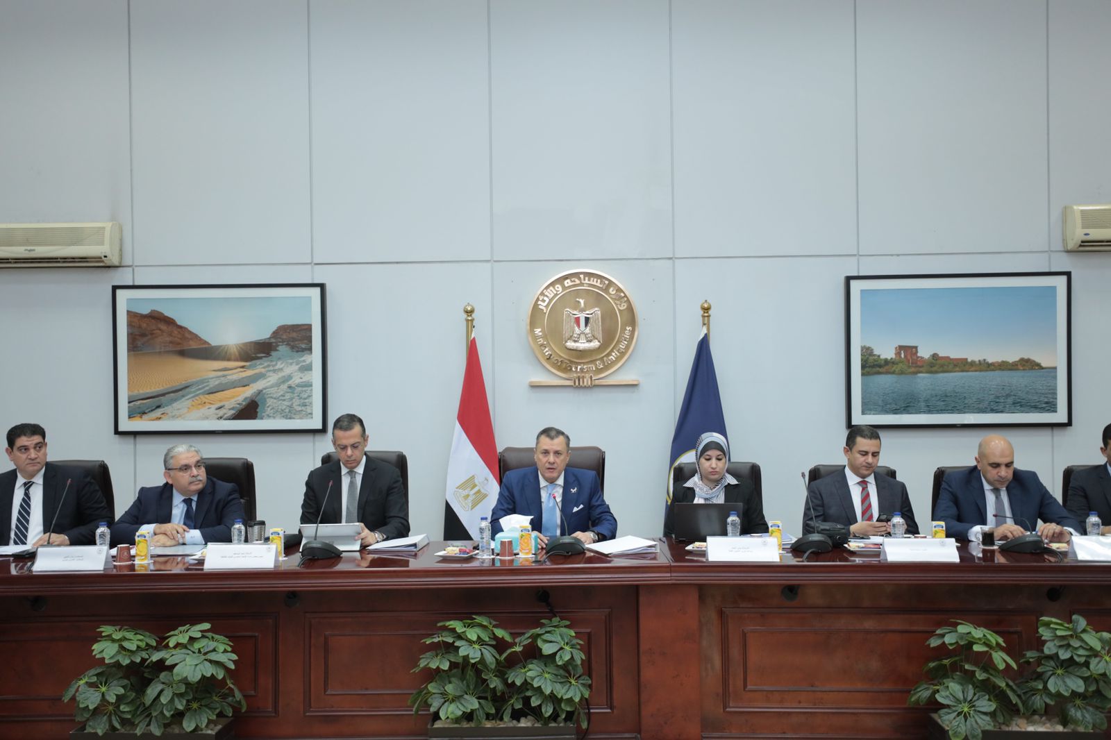 وزير السياحة والآثار 