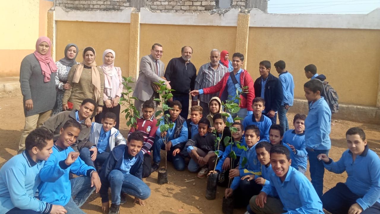 فاعليات التوعية بمبادرة زراعة 100 مليون شجرة 