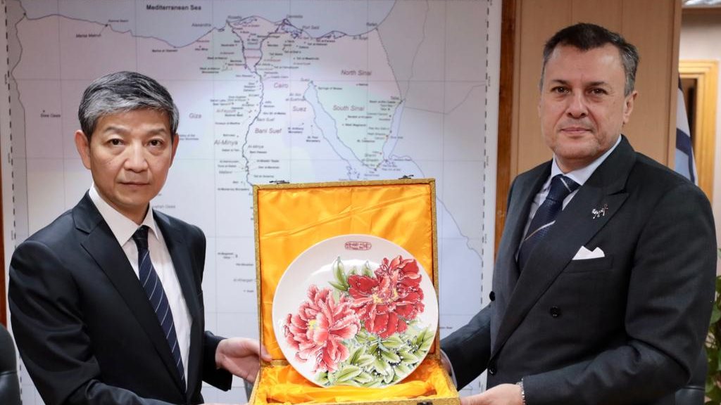 وزير السياحة والآثار 