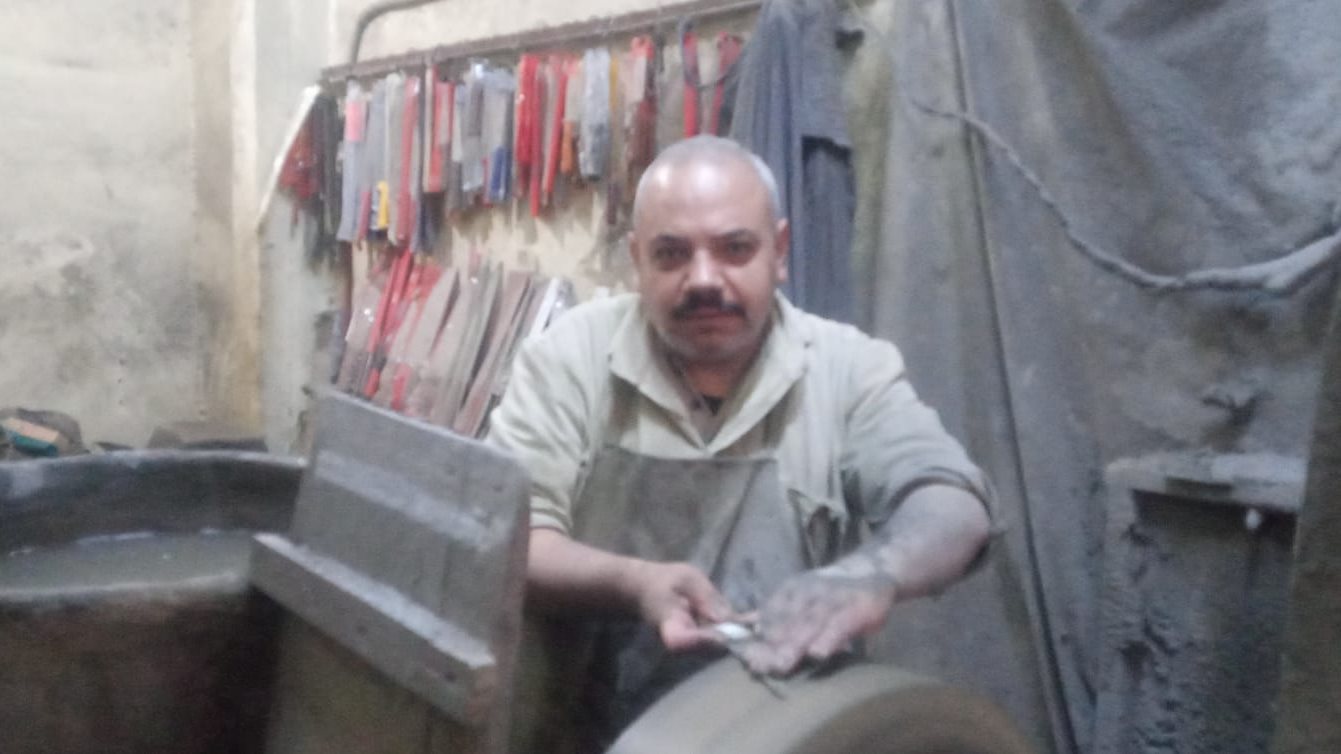 عم ايمن ..سن السكاكين ببني سويف 