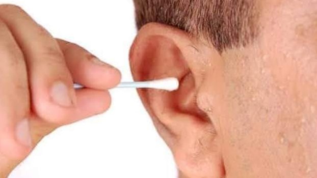 تنظيف الاذن