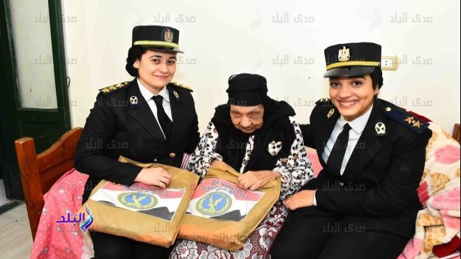 ضابطات الشرطة فى زيارة دور المسنين
