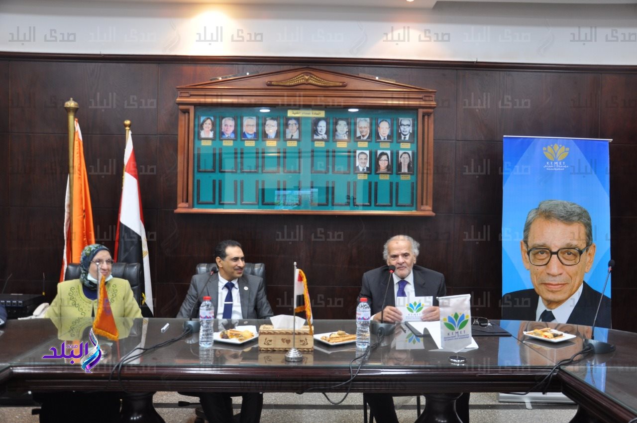 اقتصاد وعلوم سياسة القاهرة تستعد لإطلاق ثلاث كراسي بحثية