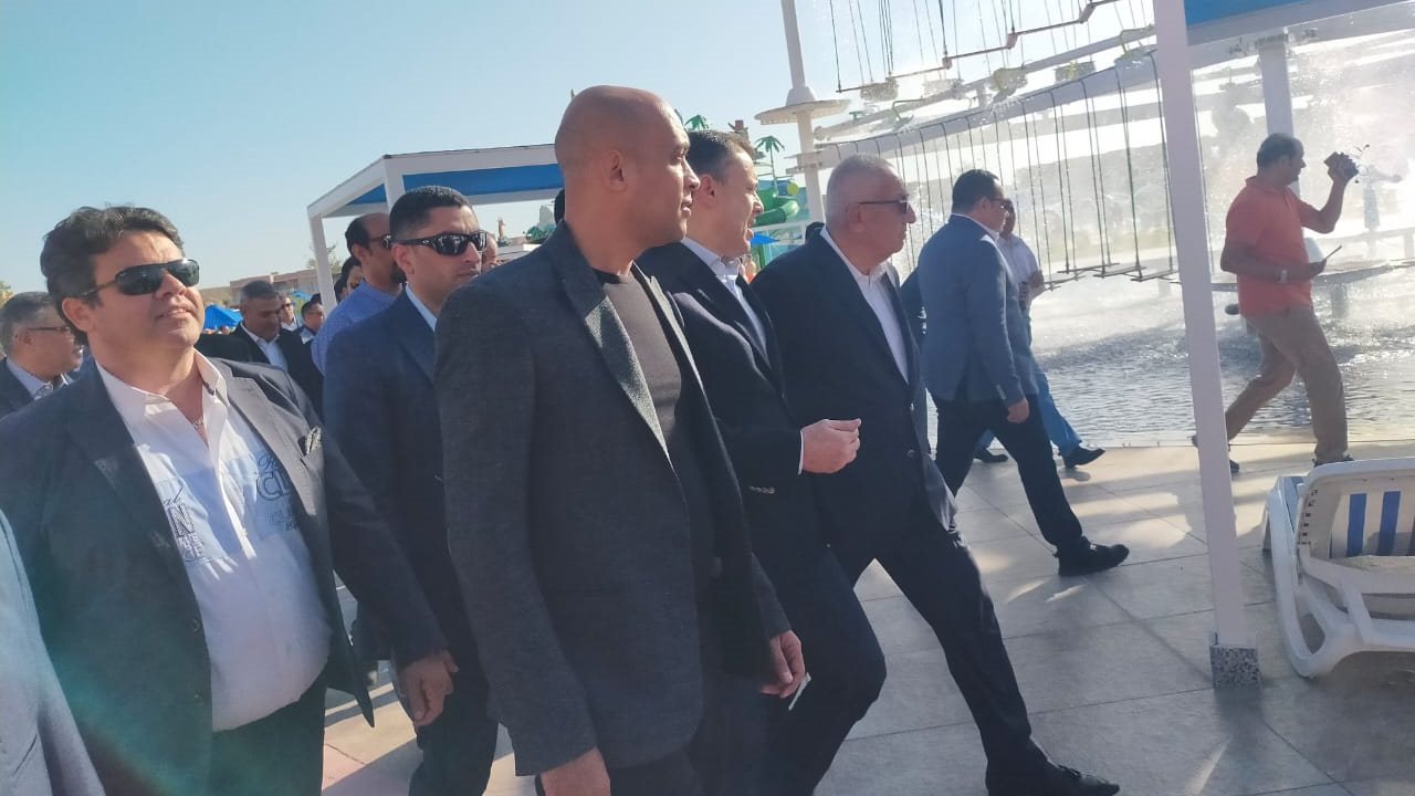 وزير السياحة والآثار 