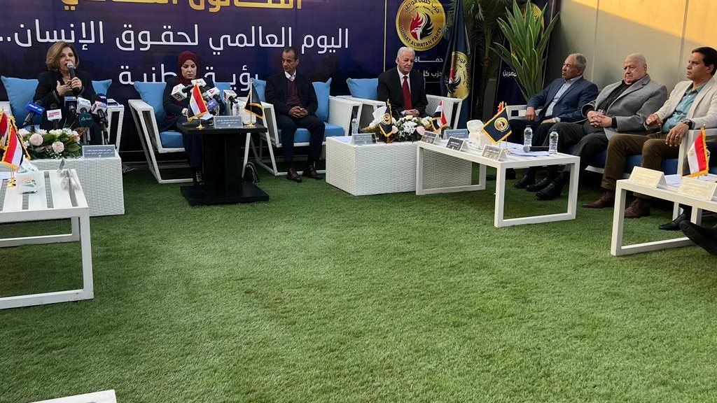 صورة توضيحية - جانب من مناقشات الصالون الثقافي  صورة توضيحية - جانب من مناقشات الصالون الثقافي