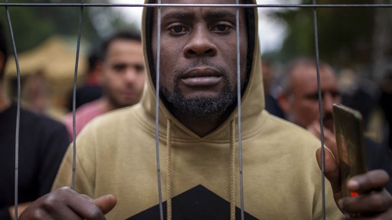 عالقون على الحدود بين ليتوانيا وبيلاروسيا