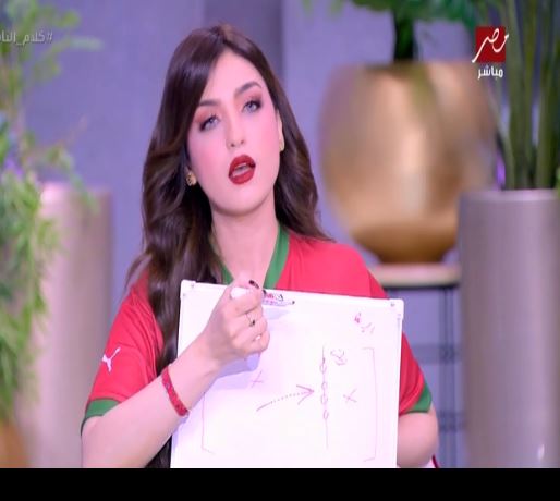 الإعلامية  ياسمين عز