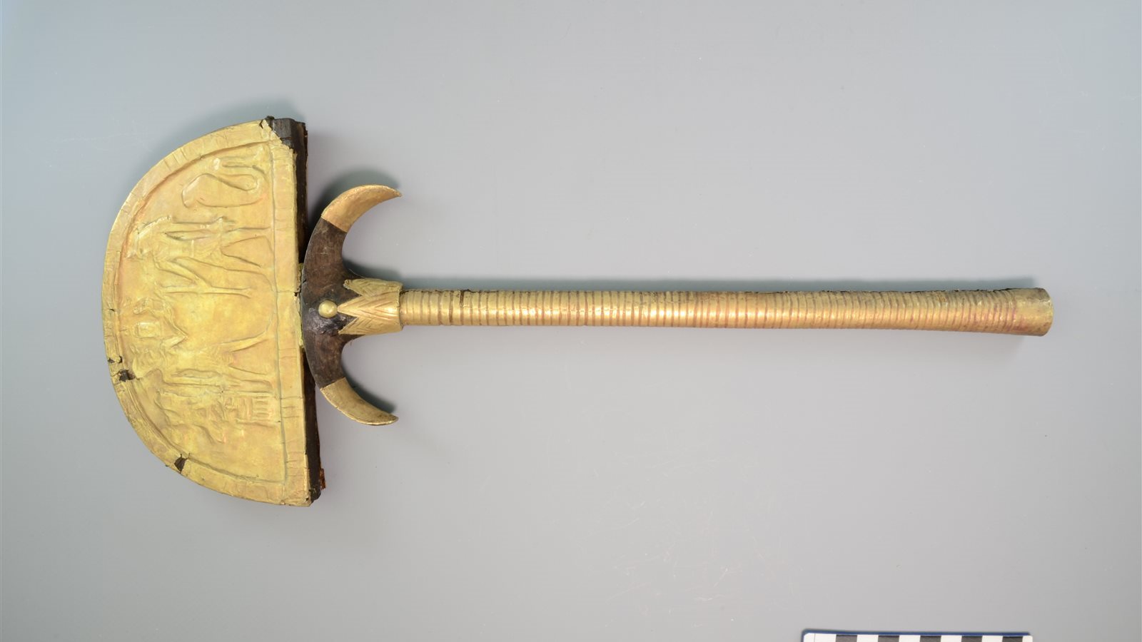 حلي الملكة  "إياح حتب" 