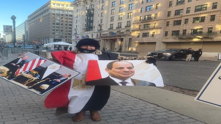 استقبال حاشد من الجالية المصرية لـ السيسي فور وصوله واشنطن