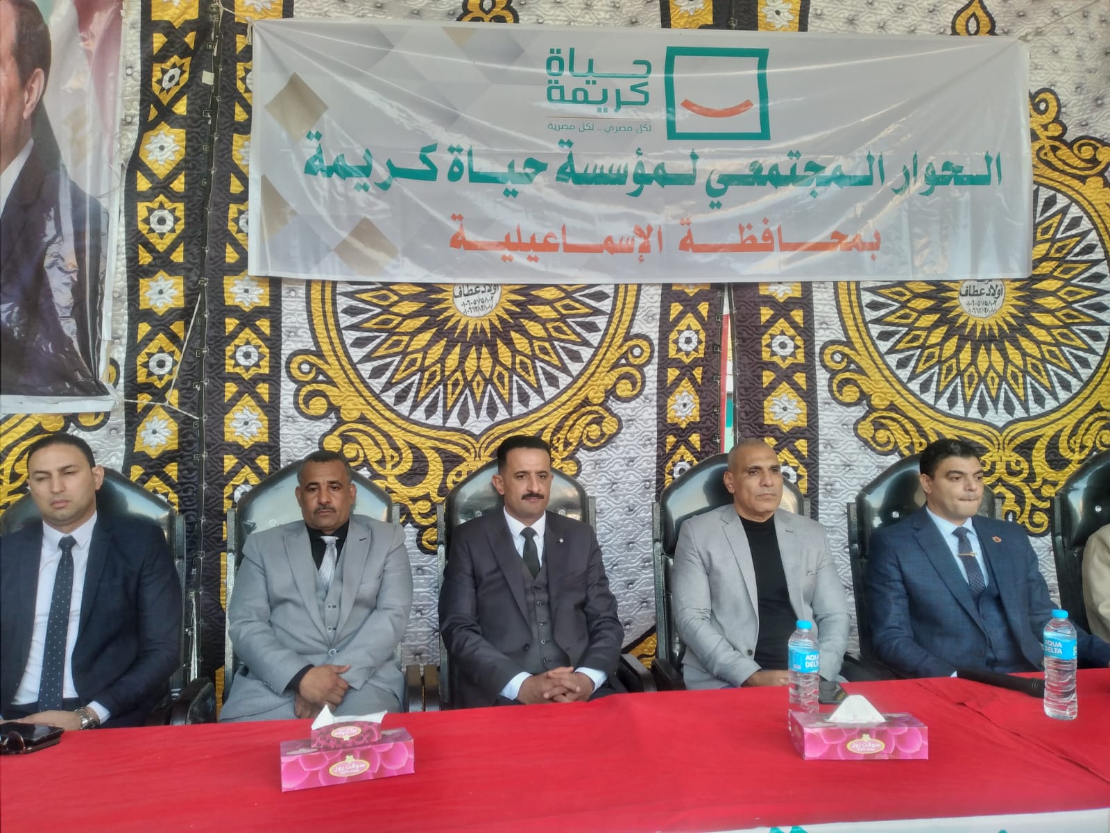 خلال الجلسة 