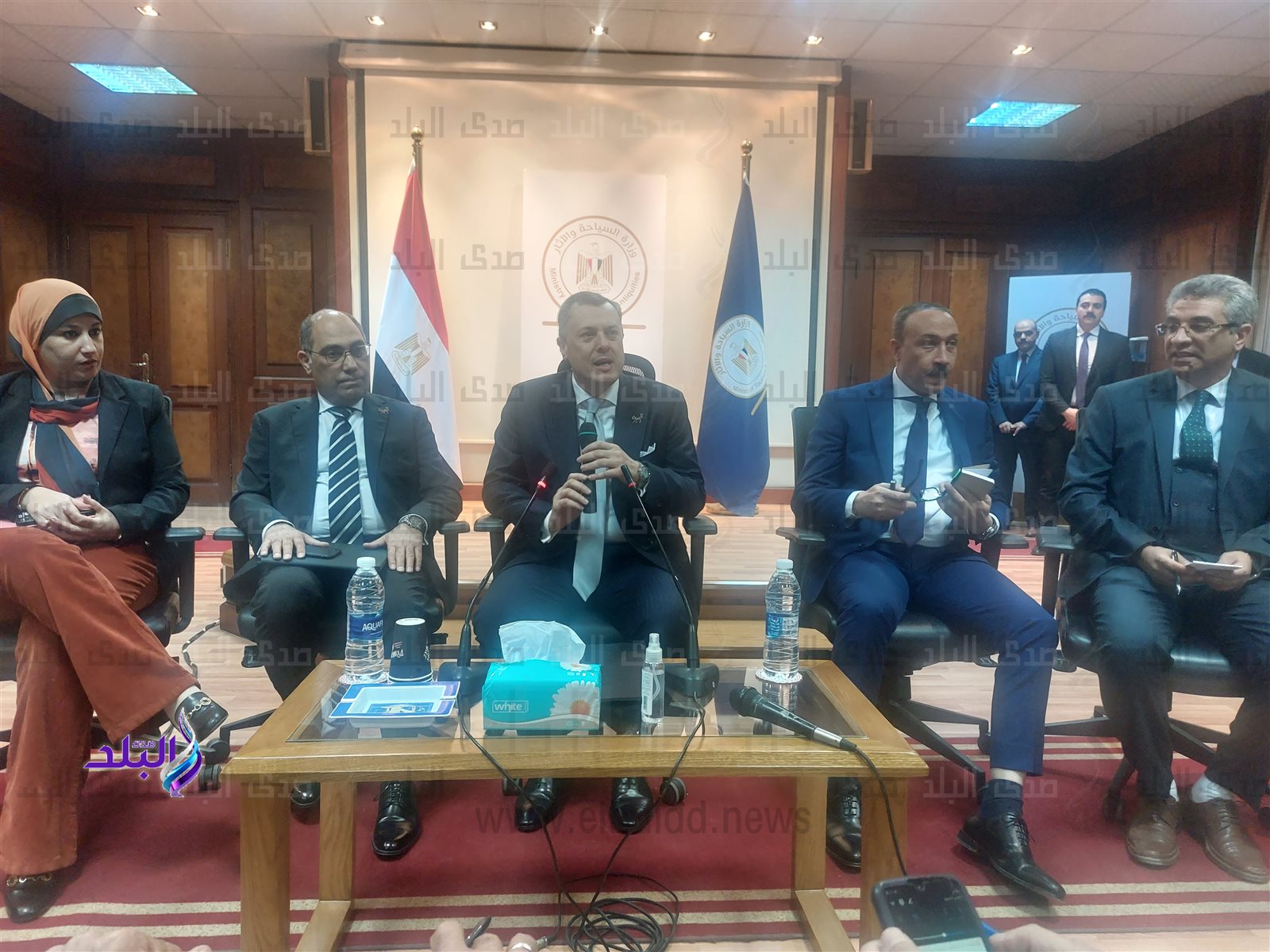 وزير السياحة والآثار 