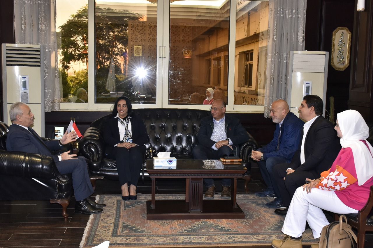 نائب وزير السياحة والآثار 