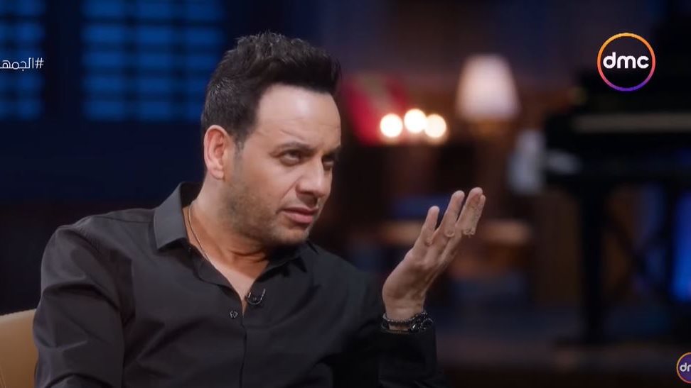 الفنان مصطفى قمر