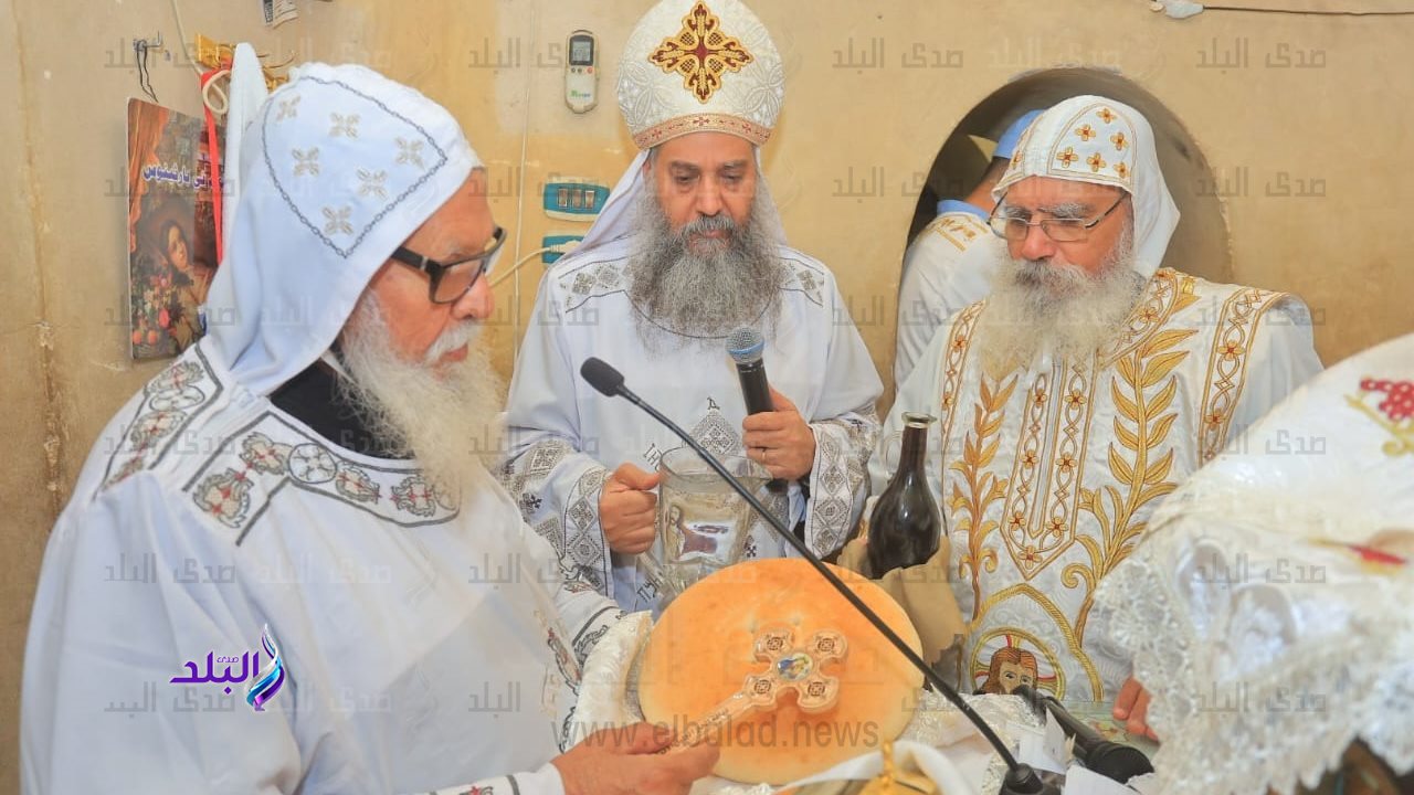 قداس تذكار عيد نياحة الأنبا متاؤس الفاخوري بإسنا جنوب الأقصر