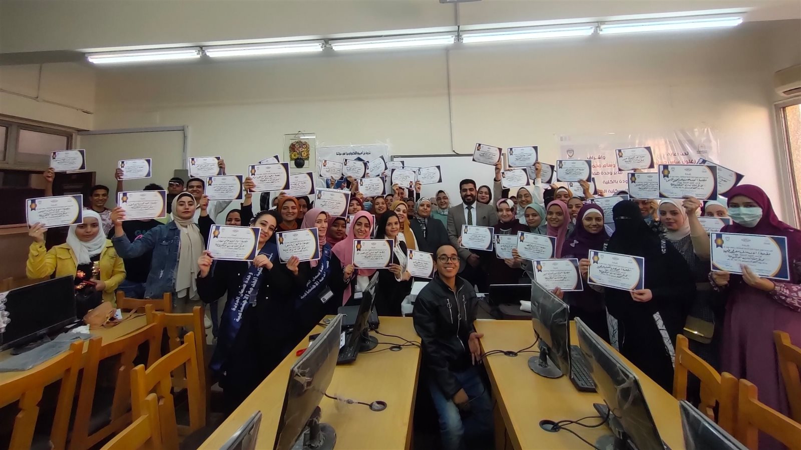 مخاطر الشائعات الإلكترونية دورة تدريبية بكلية الخدمة الاجتما