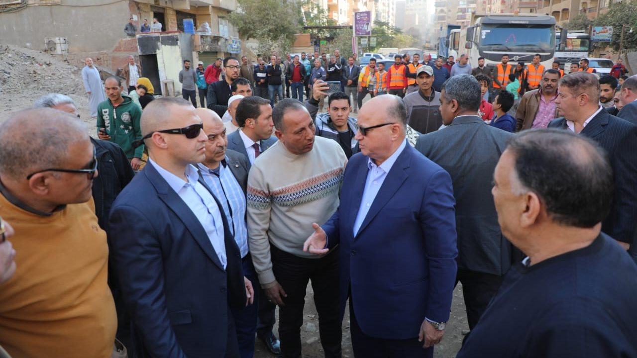 محافظ القاهرة خلال الجولة