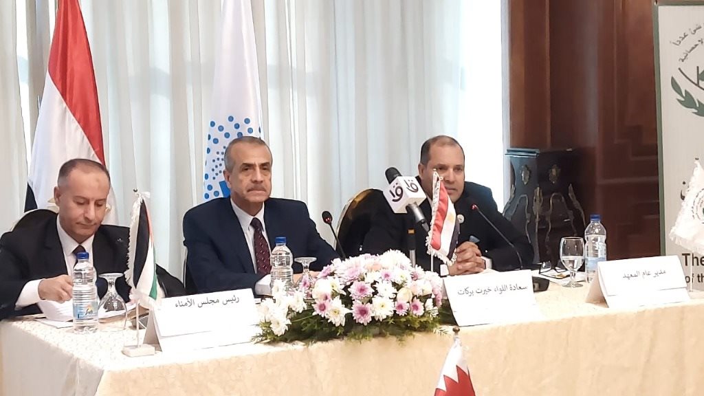 خلال الاجتماع