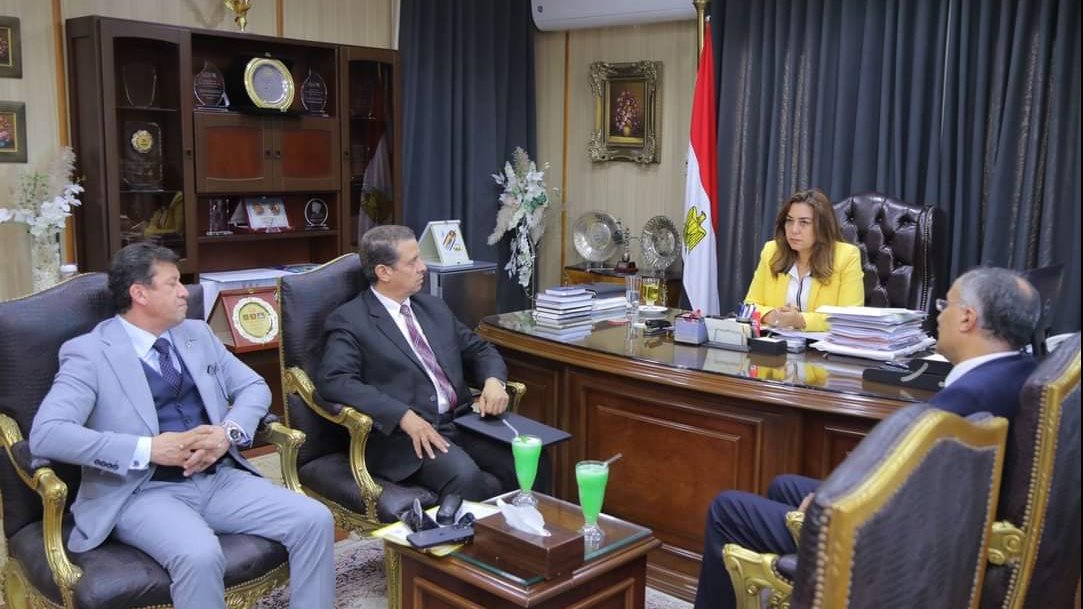 منال عوض محافظ دمياط