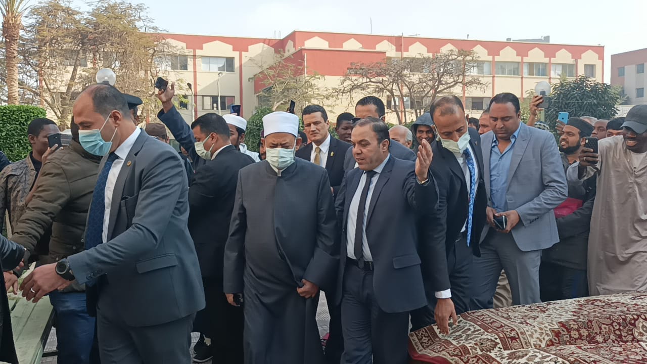 الإمام الأكبر يتفقد مدينة البعوث 