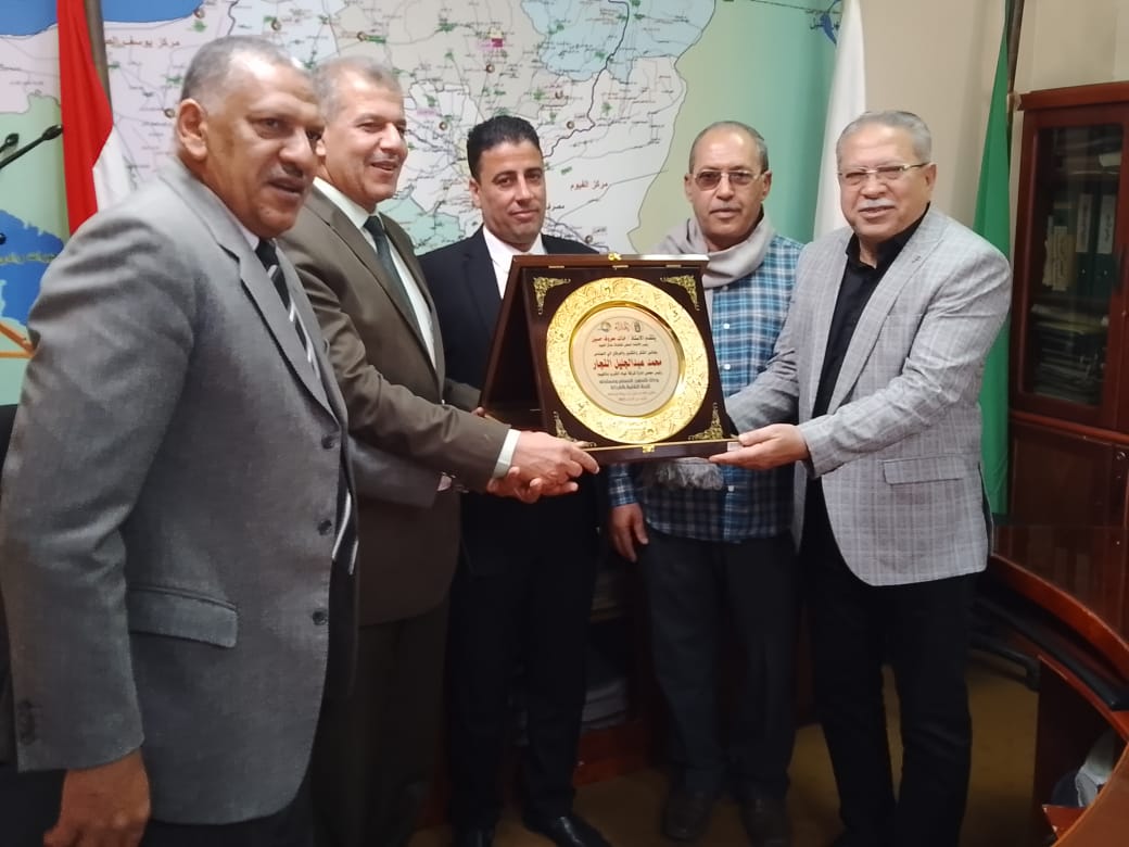 رئيس شركى مياه الفيوم أثناء تكريم وفد الاتحاد