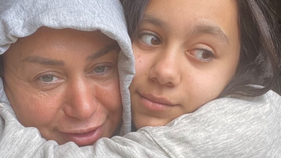 انجى علي وابنتها 