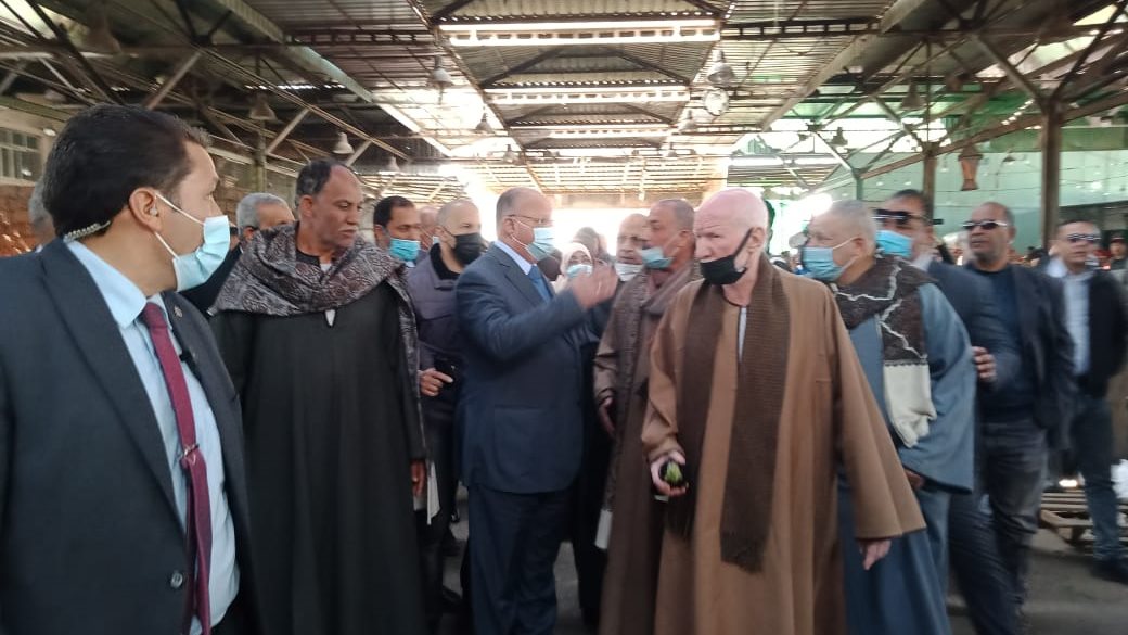 محافظ القاهرة خلال الجولة