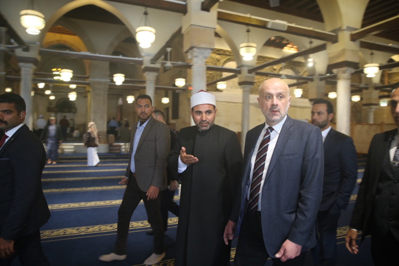 وزير الداخلية اللبناني يزور الجامع الأزهر 