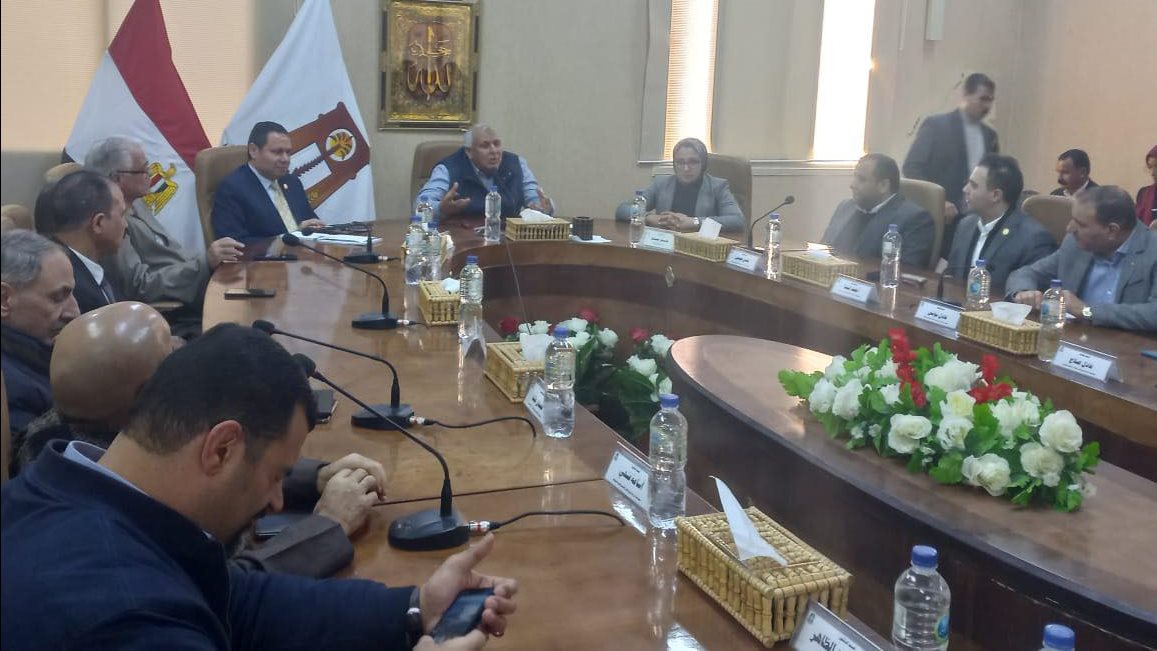 وفد لجنة زراعة النواب تلتقى محافظ الوادى الجديد