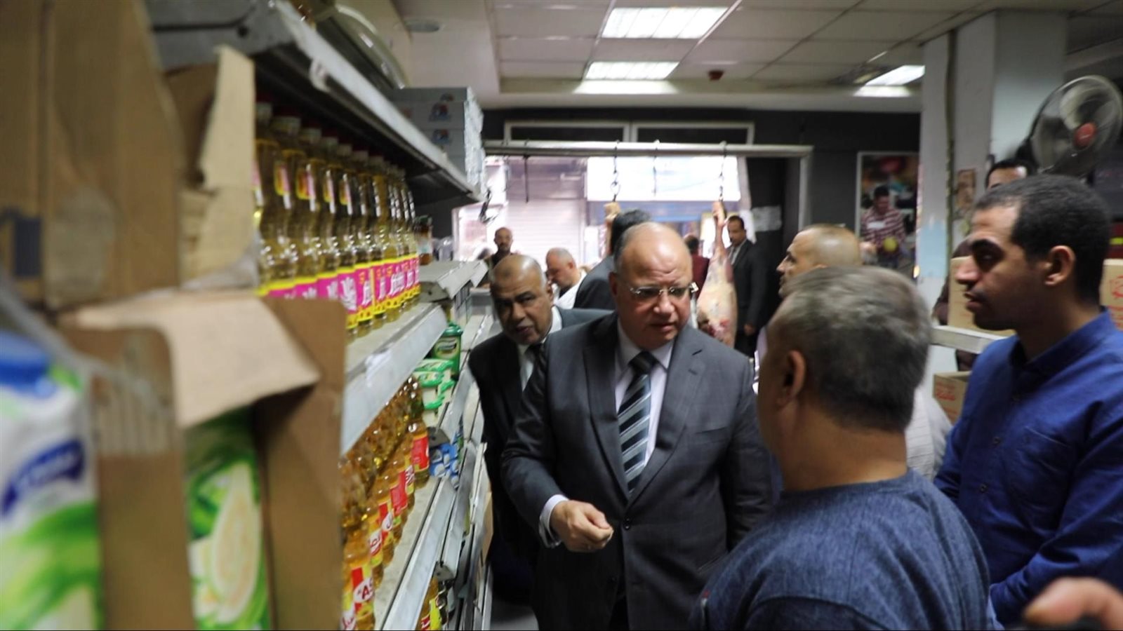 محافظ القاهرة خلال الجولة