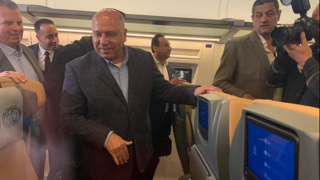 جولة وزير النقل اليوم في قطارات تالجو الإسبانية