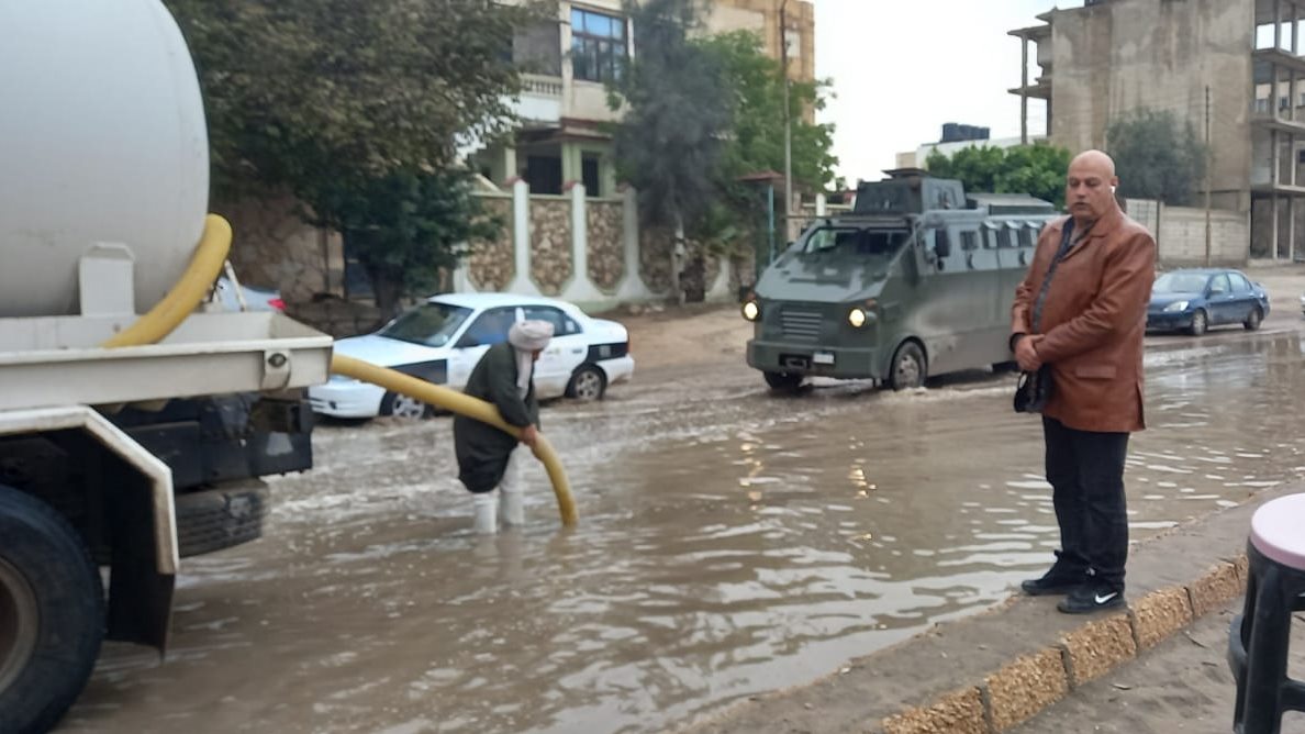 متابعة تصريف مياه الأمطار بشوارع العريش 