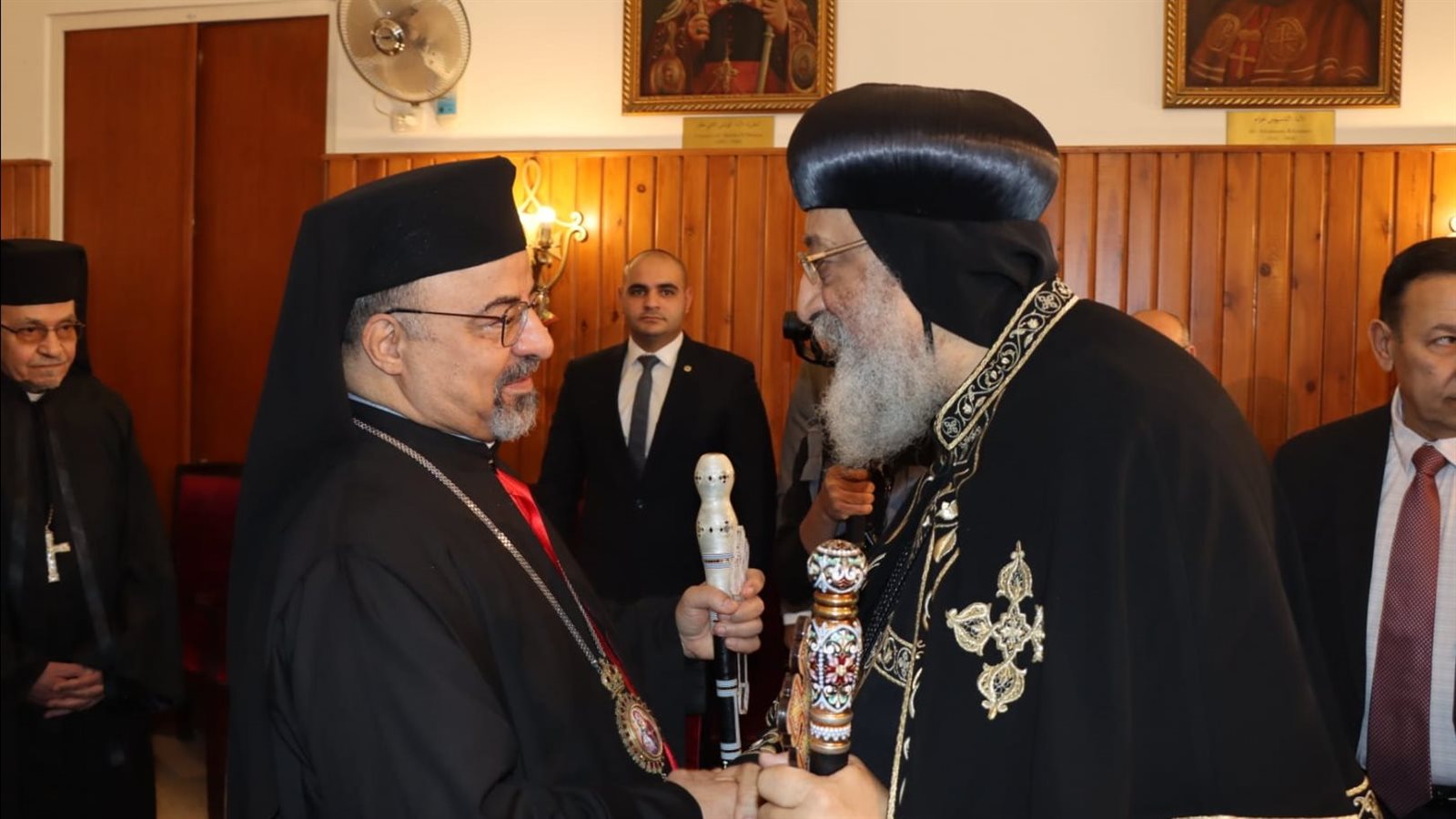 البابا تواضروس يهنئ بطريرك الكاثوليك بعيد الميلاد المجيد