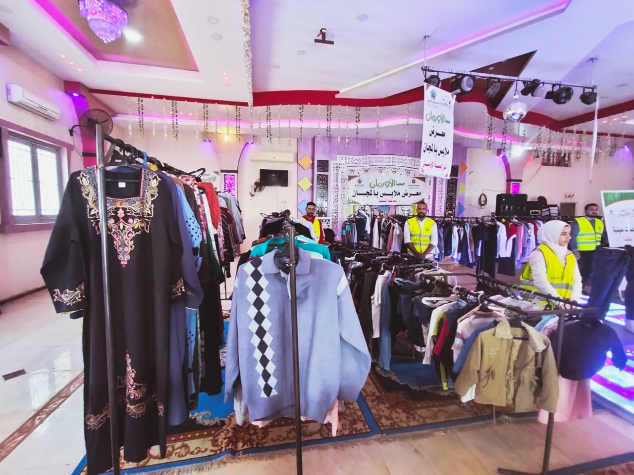 معرض للملابس في المنوفية 