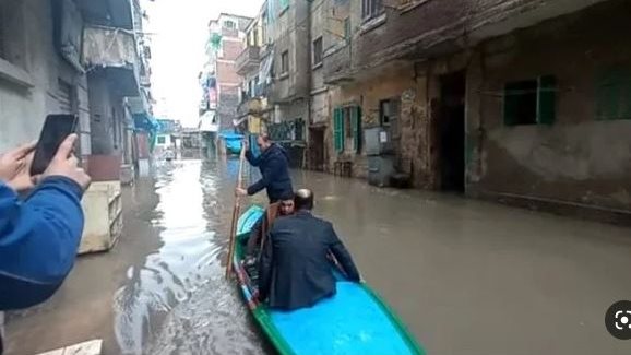 النائب أثناء استقلال الفلوكة
