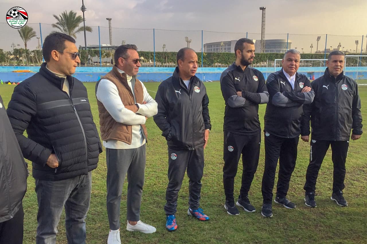  أبو الوفا وحازم إمام يحضران مران منتخب مصر للشباب