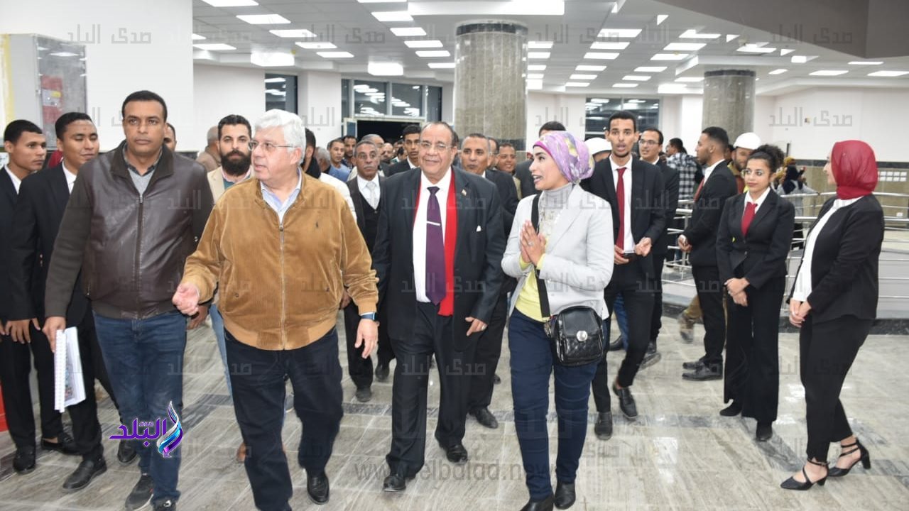 وزير التعليم العالي يلتقي الطلاب الوافدين بكلية الطب 