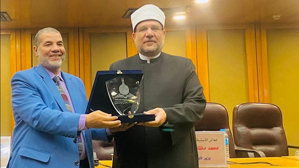 وزير الاوقاف وعميد كلية الدراسات بالازهر الشريف