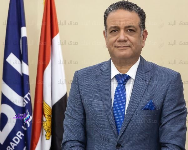 تكريم طالب من جامعة بدر فى معرض مصر لفنون النماذج المصغره