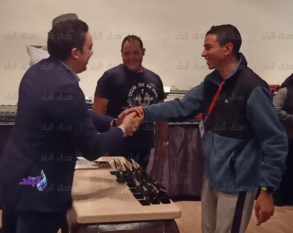 تكريم طالب من جامعة بدر فى معرض مصر لفنون النماذج المصغره