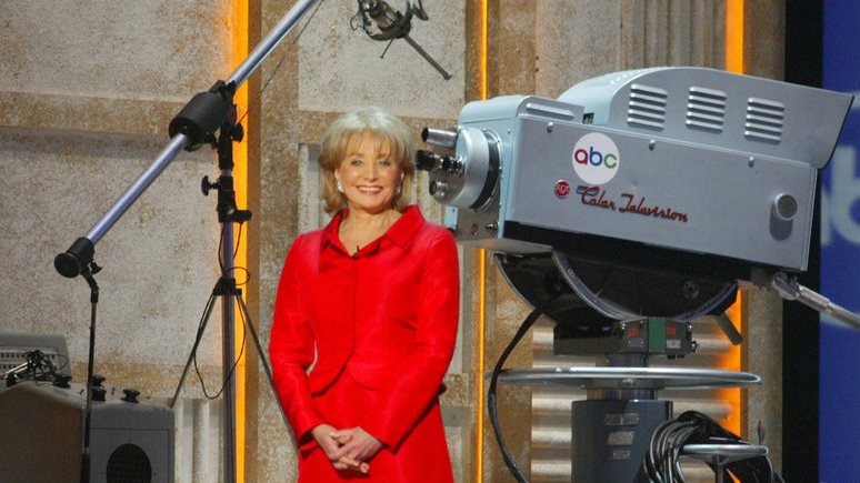 حوارات مع عرفات والقذافي وصدام.. مسيرة المذيعة الأمريكية 