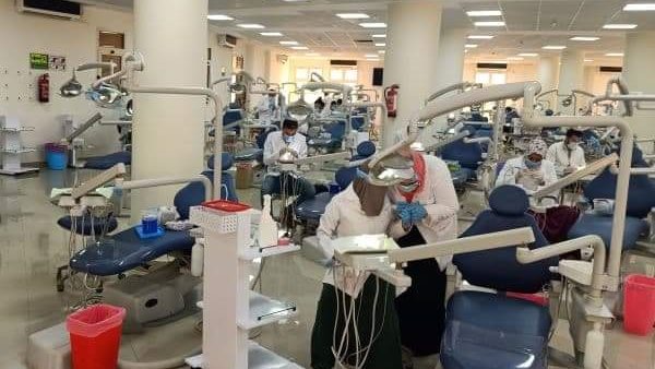 طلاب إمتياز طب الأسنان بالجامعات الخاصة