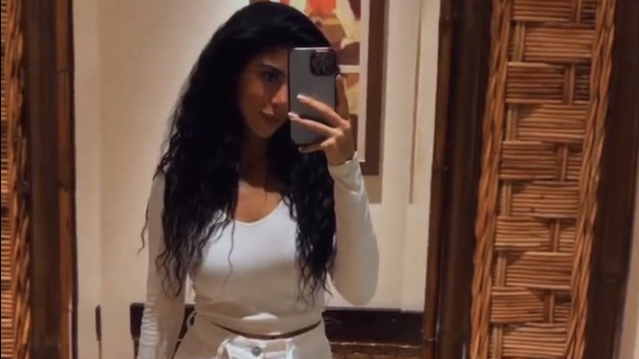 كارولين عزمي 