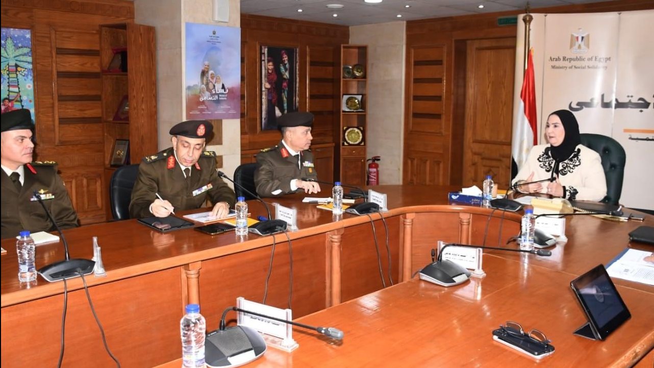 وزيرة التضامن مع قادة القوات المسلحة