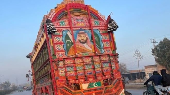 صورة الأمير محمد بن سلمان على الشاحنة