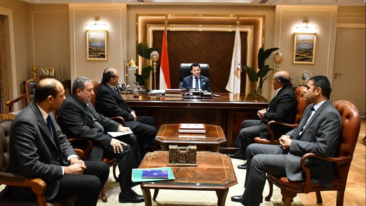وزير الرياضة يلتقى  مجلس إدارة نادى المعادى واليخت