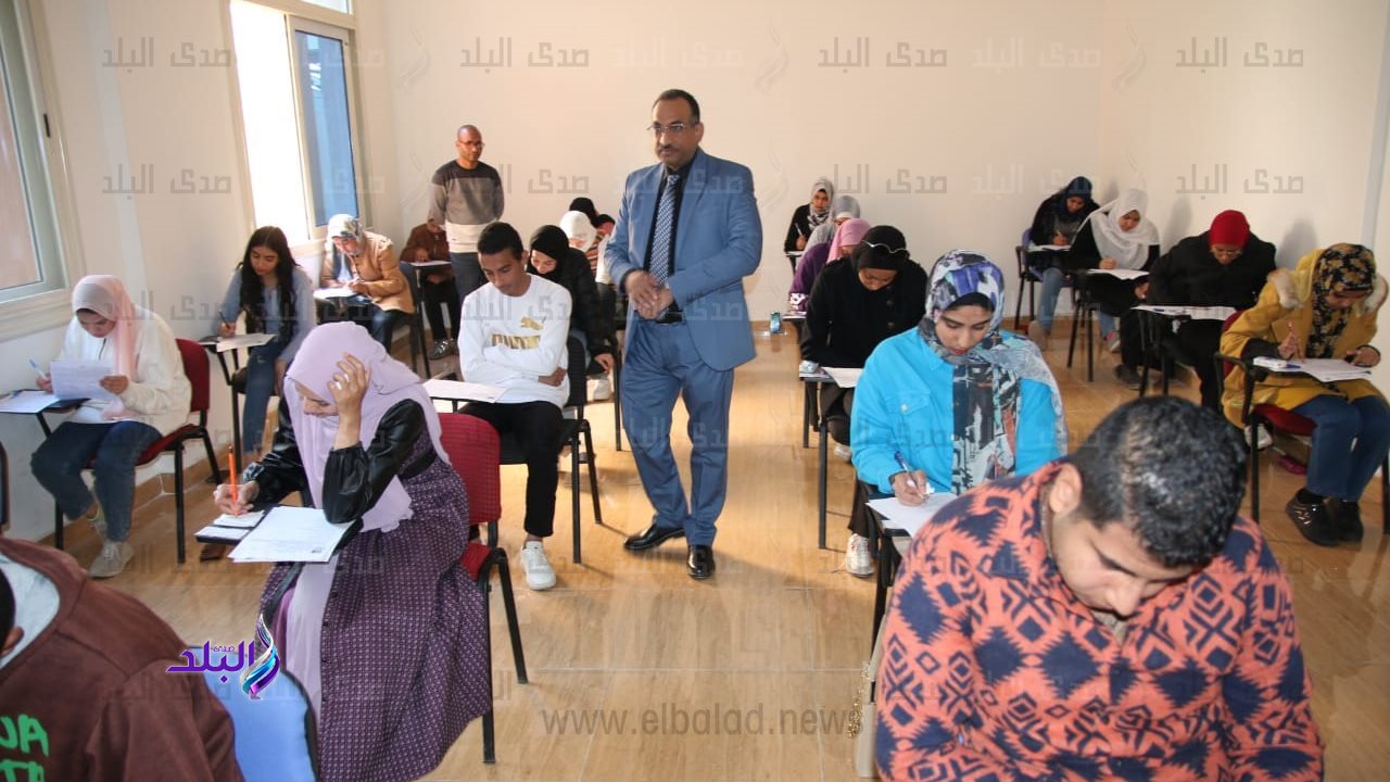 رئيس جامعة طيبة التكنولوجية بالأقصر يتابع انتظام أعمال امتحا